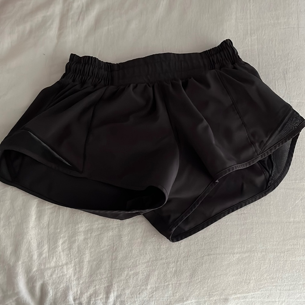 Lululemon Hotty Hot shorts 2.5